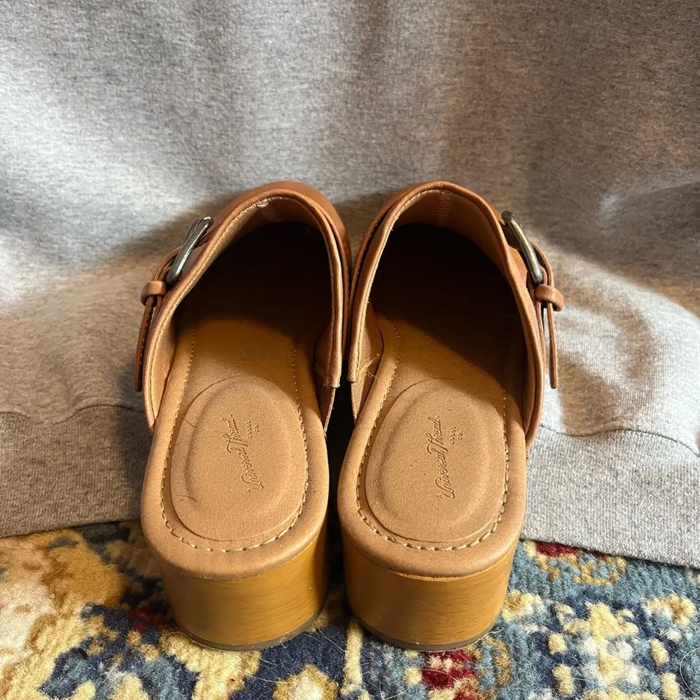 Universal Thread Tan Clogs - Picture 3 of 7